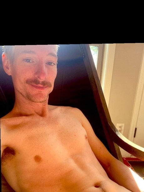 Обнаженная фотография утечки OnlyFans от Joshua Oaks