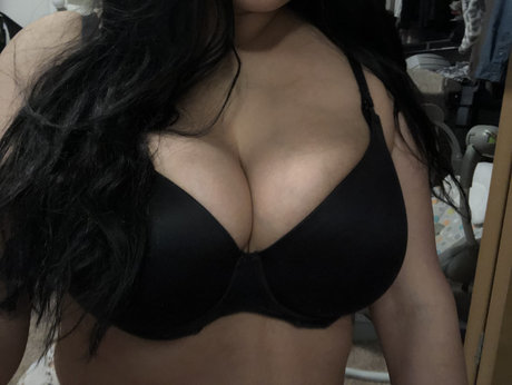 Naken läckt OnlyFans-bild av Ava