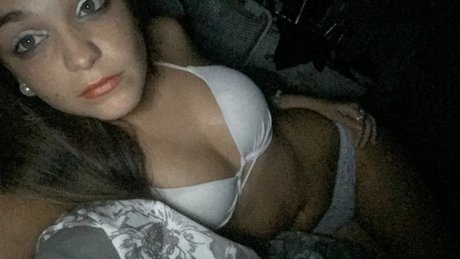 Naken läckt OnlyFans-bild av Alena