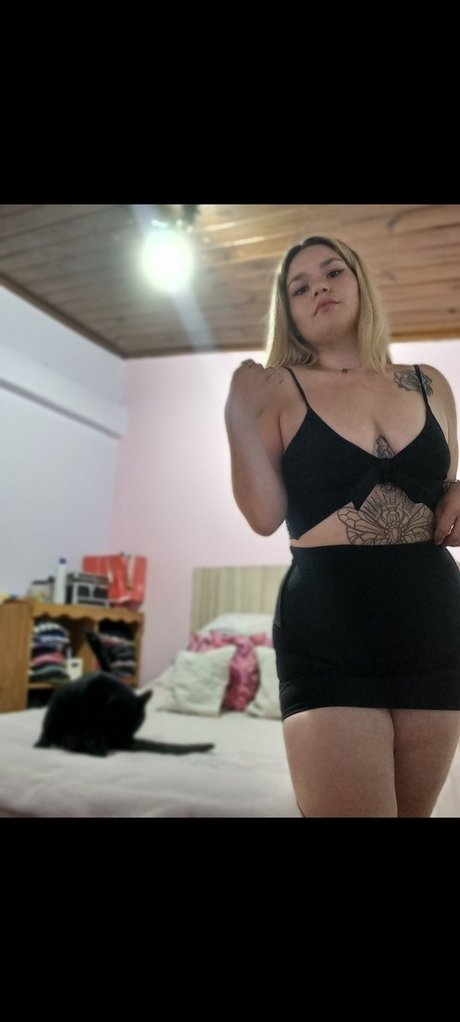 Naken läckt OnlyFans-bild av Bellotahot