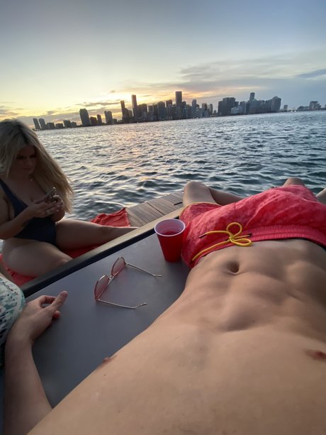 Naken läckt OnlyFans-bild av Alexis