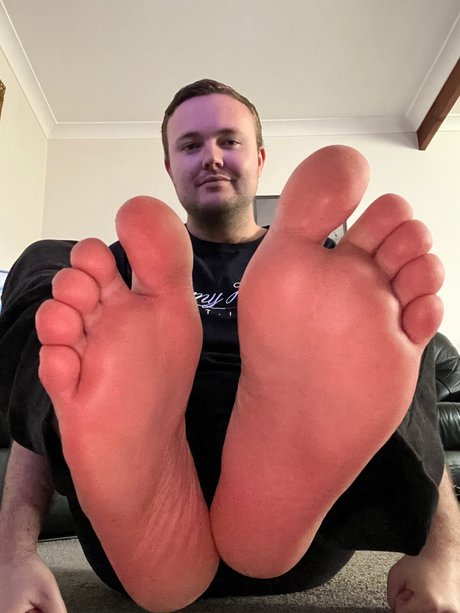 Naken läckt OnlyFans-bild av B