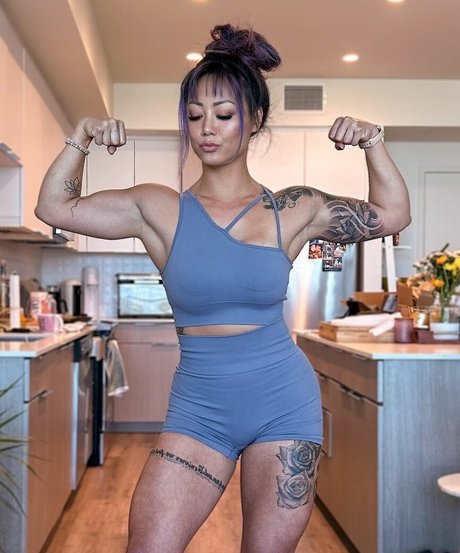 Naken lekkede OnlyFans-bilde av Cynthia Leu