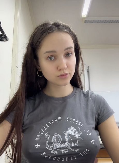 Naakte gelekte OnlyFans-foto van Ellielli Elligoinglive