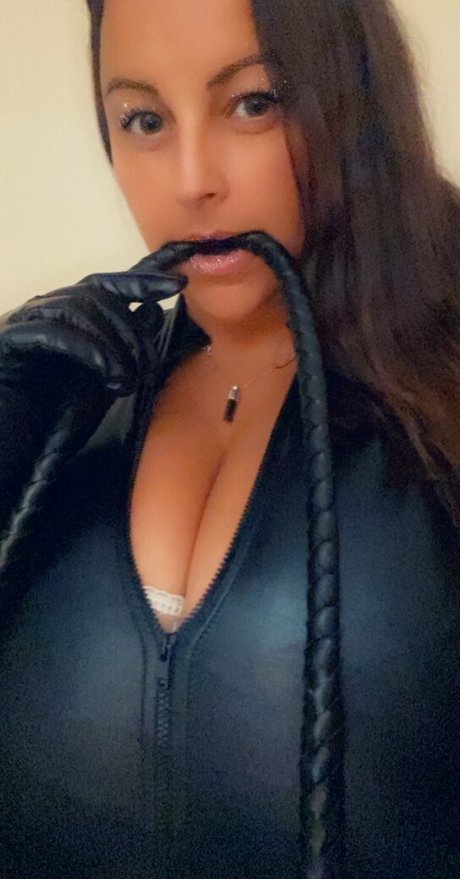 Terrijaneofficial