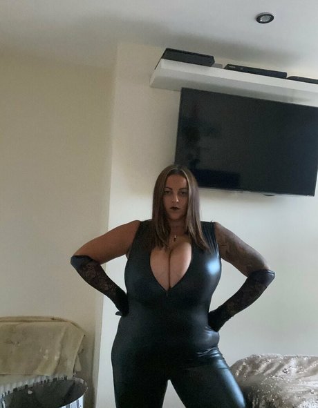 Terrijaneofficial