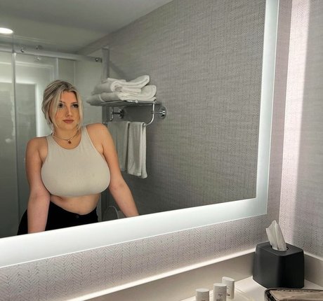 Alasti lekkinud OnlyFans-i pilt Anabel Kloe Lamarche