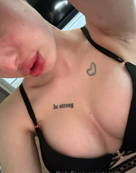Naken läckt OnlyFans-bild av Costbaby