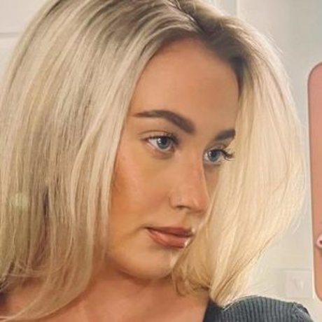 Naakte gelekte OnlyFans-foto van Tia Carter