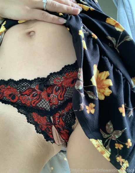 Alaston vuotanut OnlyFans-kuva Littlewaistinyourface