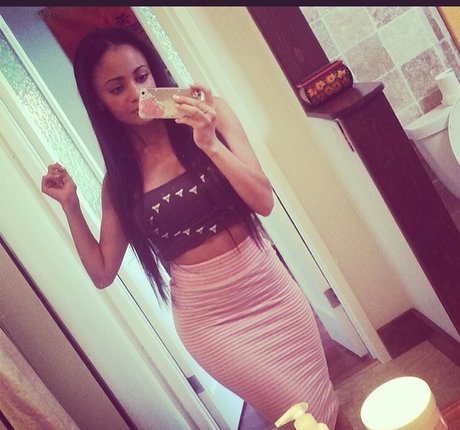 Alasti lekkinud OnlyFans-i pilt Vanessa Morgan