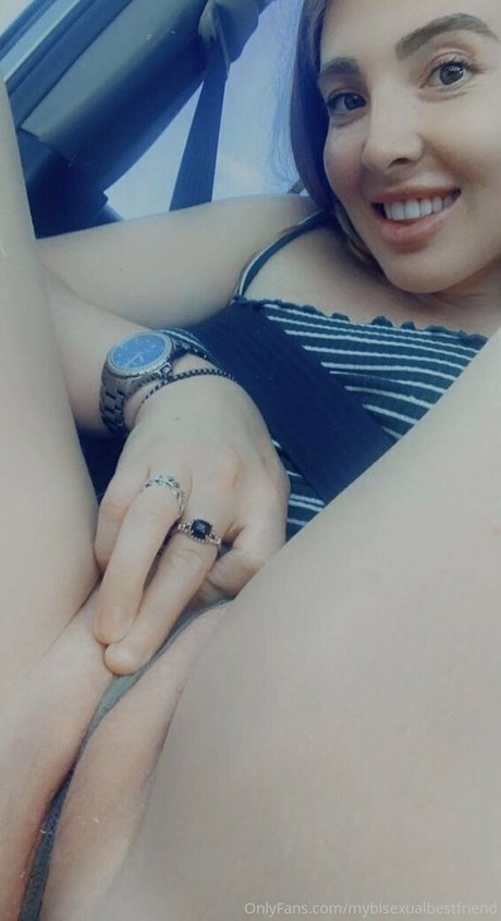 Yourlesbianfantasyy