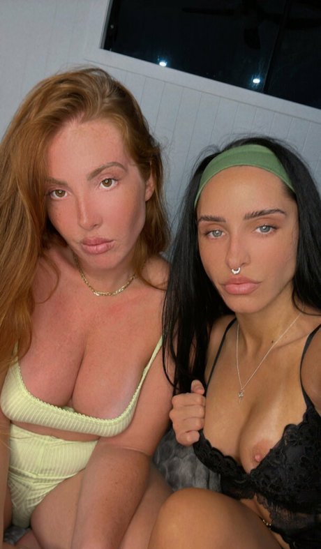 Yourlesbianfantasyy