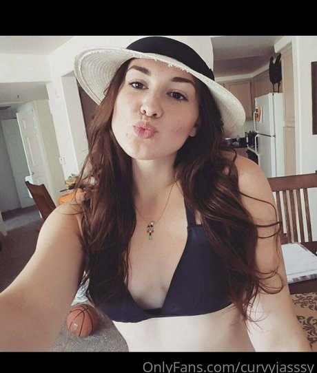 Naakte gelekte OnlyFans-foto van Curvyjasssy