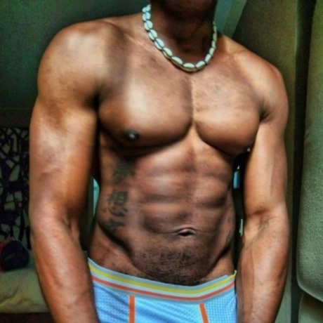 Naken läckt OnlyFans-bild av Dude Kembro