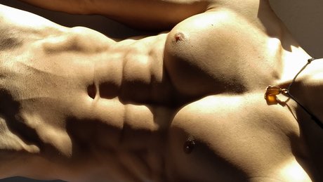 Naakte gelekte OnlyFans-foto van Alfredo Molina