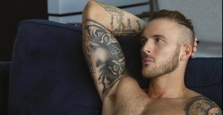 Naken läckt OnlyFans-bild av Zander