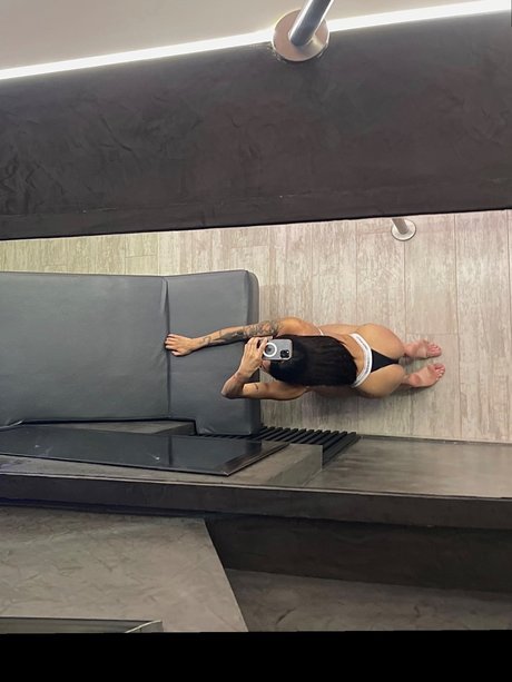 Alaston vuotanut OnlyFans-kuva Agustina Cubas
