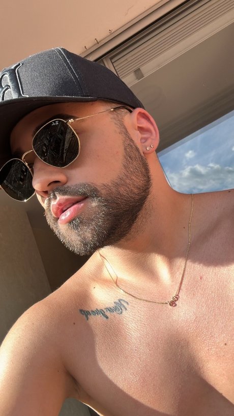 Обнаженная фотография утечки OnlyFans от Aaron Diamond 