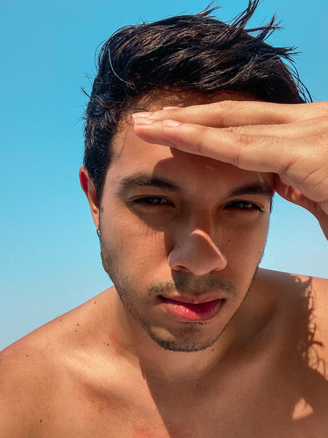 Naken läckt OnlyFans-bild av R
