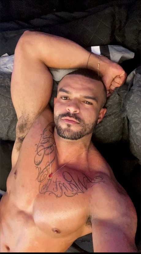 Naken läckt OnlyFans-bild av 