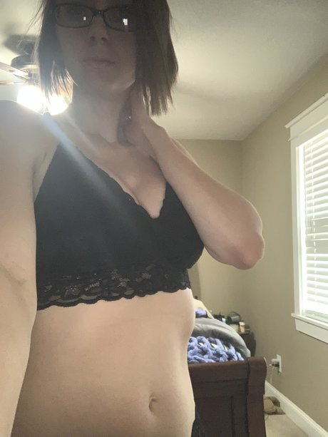 Naken läckt OnlyFans-bild av Olive
