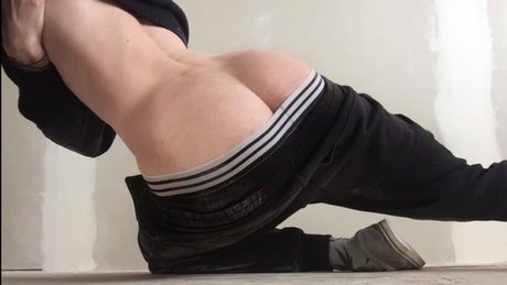 Naken läckt OnlyFans-bild av Oli Morino