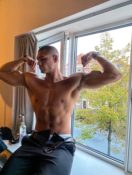 Foto desnuda filtrada de OnlyFans de Beau Jonathan