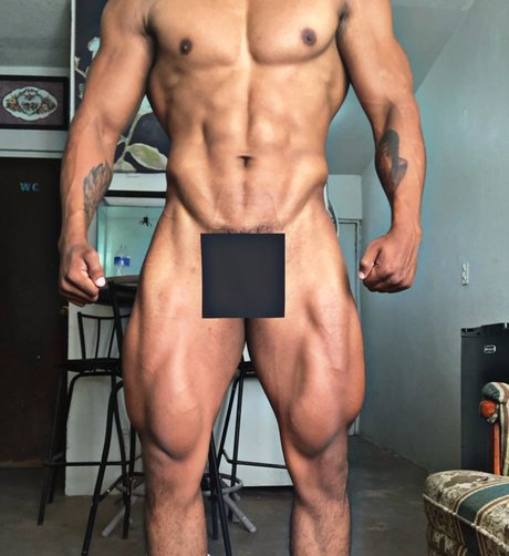 Naakte gelekte OnlyFans-foto van Orlando
