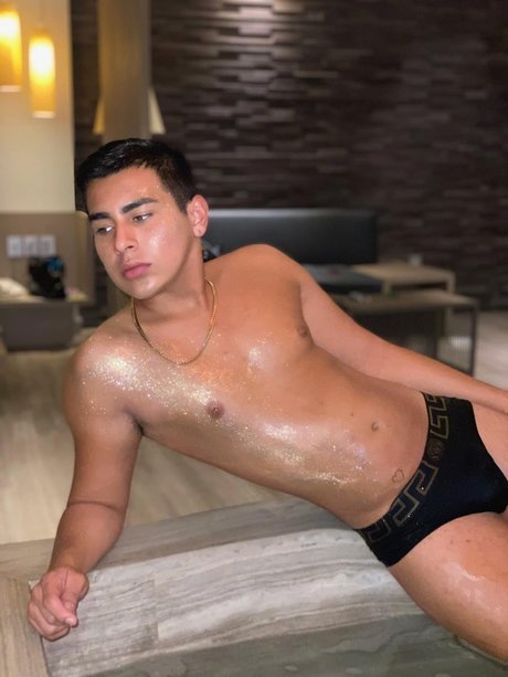 Naken läckt OnlyFans-bild av Alejo Nando