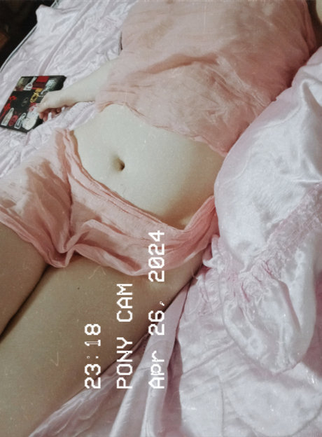 Naken läckt OnlyFans-bild av Pauchi