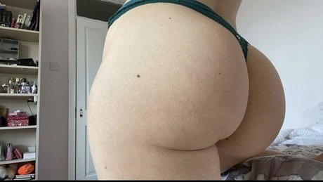 Naken läckt OnlyFans-bild av Peachysens