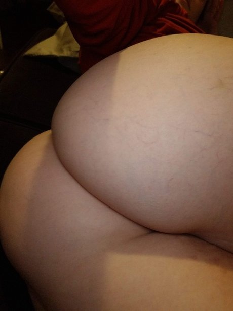 Naken läckt OnlyFans-bild av Peaches