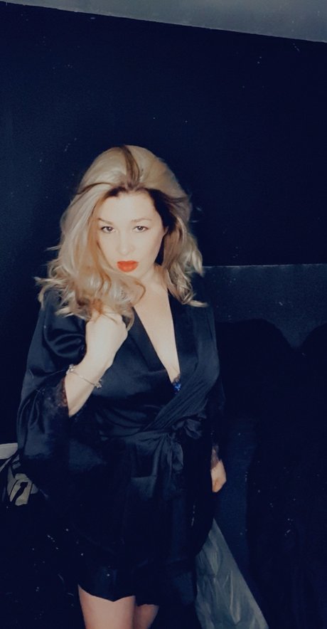 Nahá fotka uniklých OnlyFans od Excuseme Miss