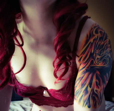 Alaston vuotanut OnlyFans-kuva Phoenix Girl