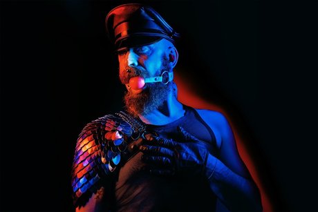 Naken läckt OnlyFans-bild av Petertheleatherman