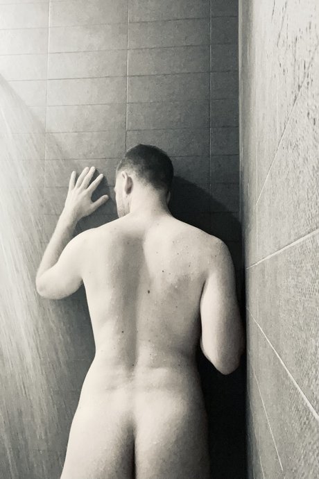 Naken läckt OnlyFans-bild av Davis
