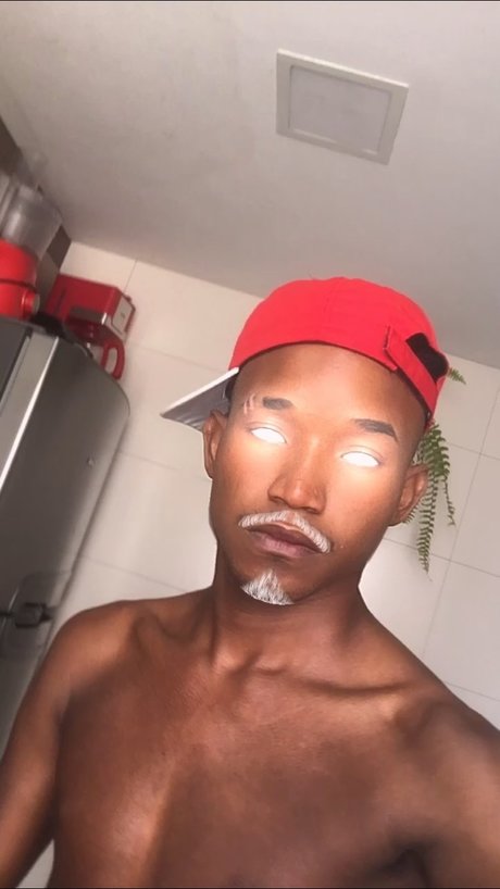 Naken läckt OnlyFans-bild av Preto Ousado