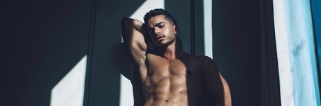 Naken läckt OnlyFans-bild av Poyato Top 01