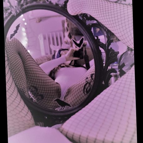 Naken läckt OnlyFans-bild av Pooche Kush