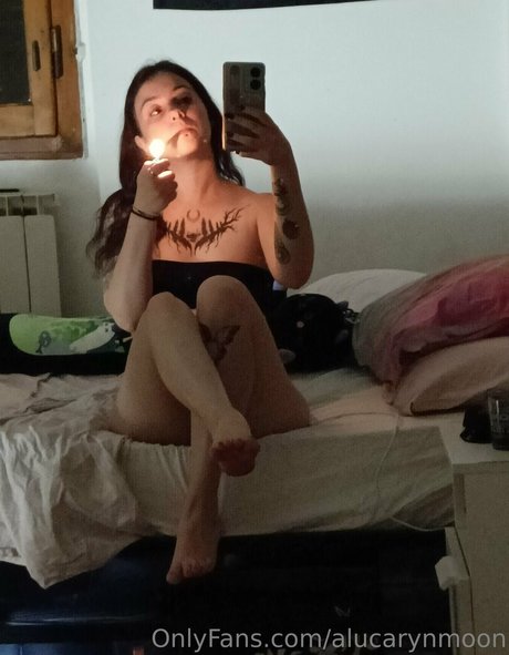 Naken läckt OnlyFans-bild av Alucarynmoon