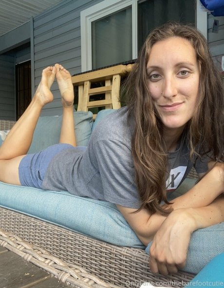 Alaston vuotanut OnlyFans-kuva Thebarefootcutie