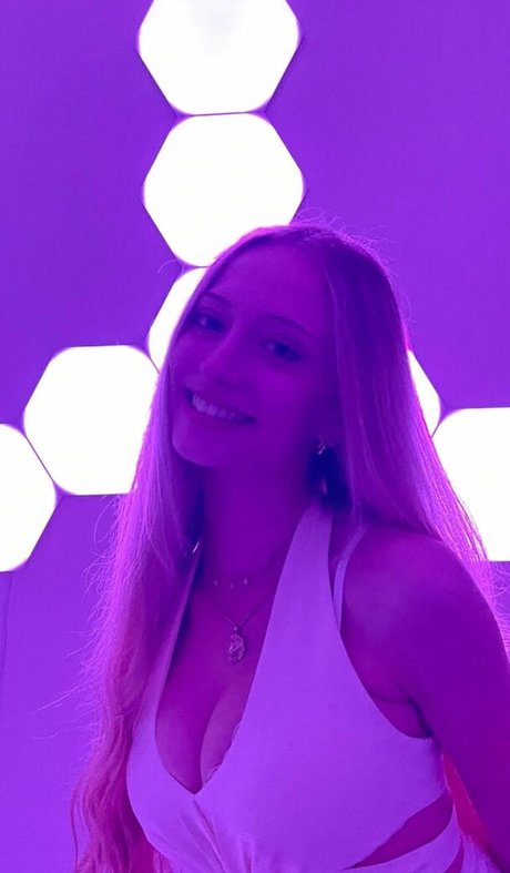 Nacktes geleaktes OnlyFans-Foto von Sophiailysm