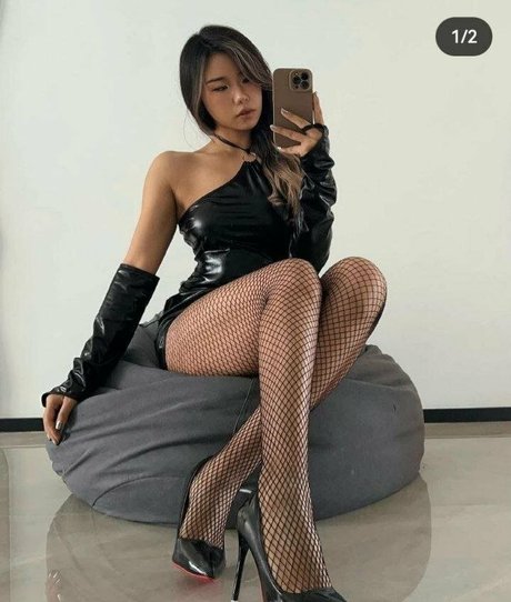 Alasti lekkinud OnlyFans-i pilt Hei Bao Bao