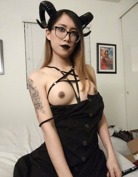 Nahá fotka uniklých OnlyFans od Skellytan