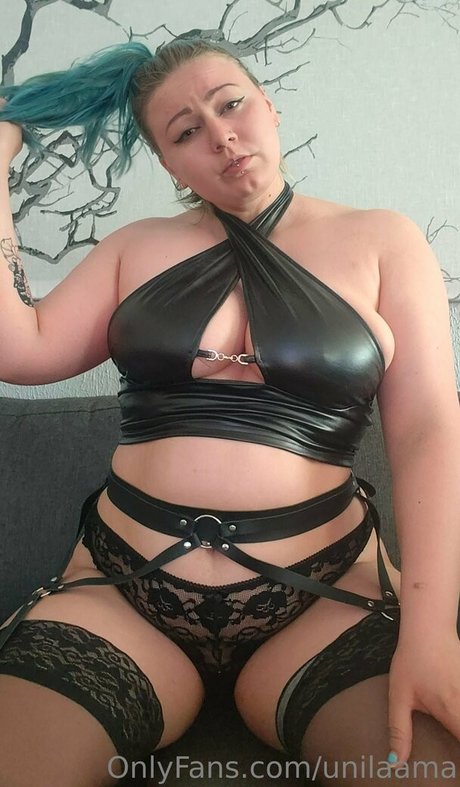 Naakte gelekte OnlyFans-foto van Unilaama