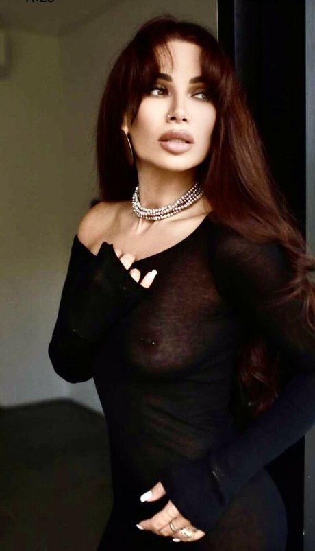 Naken läckt OnlyFans-bild av Aiza Dolmatova