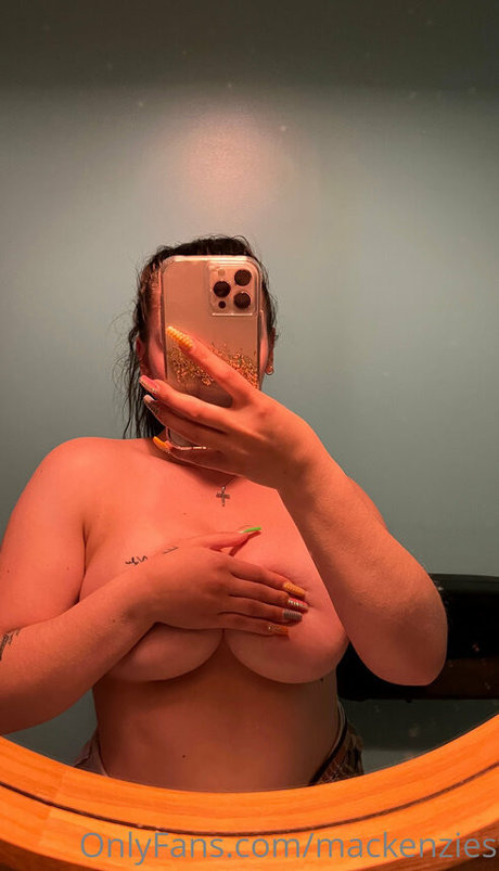 Naakte gelekte OnlyFans-foto van Mackenziestefania