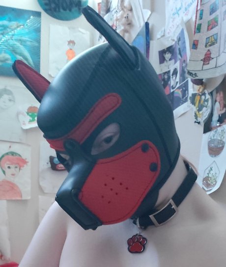 Naken läckt OnlyFans-bild av Puppy Slut