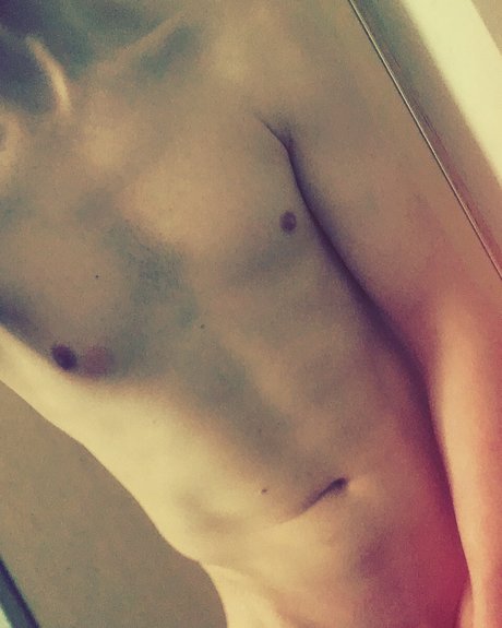 Alaston vuotanut OnlyFans-kuva Oliver Scholz
